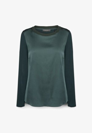 Top verde de manga larga con un frente de satén liso y mangas de tejido texturizado, con un cuello redondeado acanalado y un corte relajado.