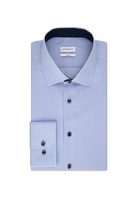 Lichtblauwe button-up shirt met een puntige kraag, zwarte knoopaccenten en een contrasterende marineblauwe stippen binnenkraag. Heeft een enkele manchette.
