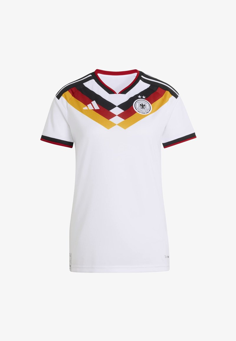 Maglia da calcio bianca a maniche corte con motivi a chevron diagonali in nero, rosso e giallo, strisce nere sulle maniche e scollo rotondo.