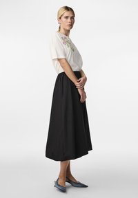 YAS YASSASCHA BALLOON SKIRT - Maxi sukně - black