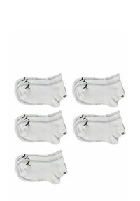 Weiße Knöchelsocken mit schwarzem Branding, einem gerippten Bündchen und einer glatten Textur. Set aus fünf Paaren, ordentlich in einer Gruppe angeordnet.