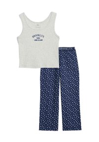 Grå linne med tryck "BROOKLYN 1993 LONG ISLAND" och marinblå byxor med ett vitt blommönster. Mjuk bomullsmaterial, avslappnad passform.
