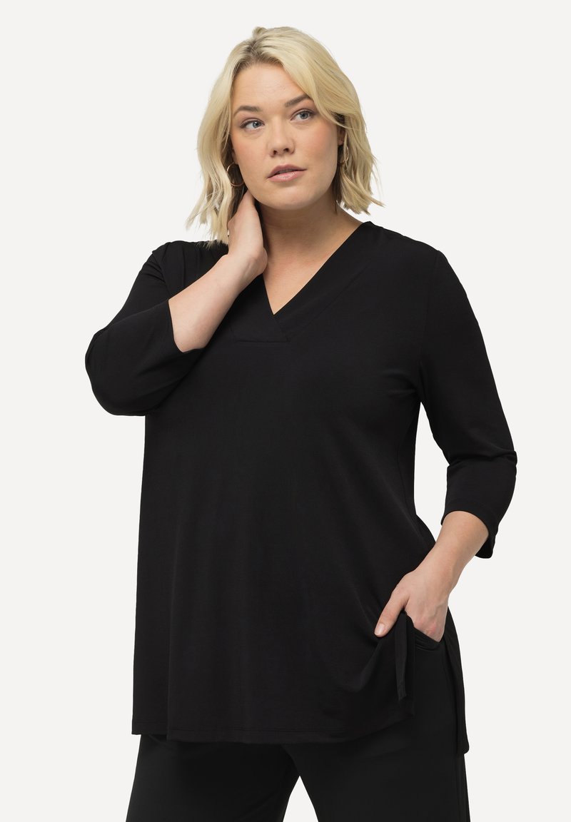 Maglia basic dal taglio normale con abbottonatura e maniche lunghe, blu notte scuro | Ulla Popken