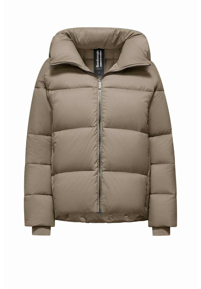 Beige pufferjack met een hoge kraag, ritssluiting en gewatteerde delen. De mouwen zijn voorzien van gebreide manchetten voor extra warmte.