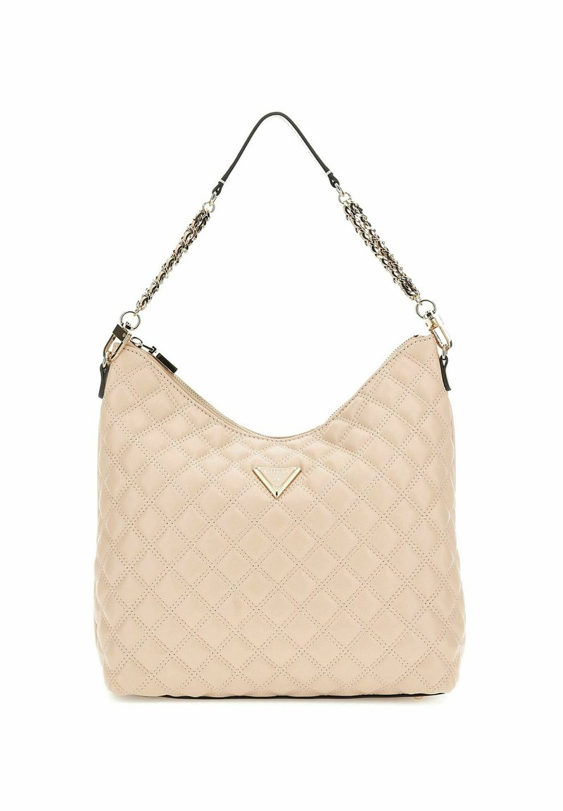 Borsa a tracolla in ecopelle beige trapuntata con forma curva, tracolla accentuata da una catena e logo triangolare sulla parte anteriore.