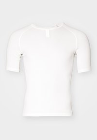 Chemise blanche à manches courtes en matière lisse. Présente un col rond et des manches raglan, sans motifs ni accents visibles.