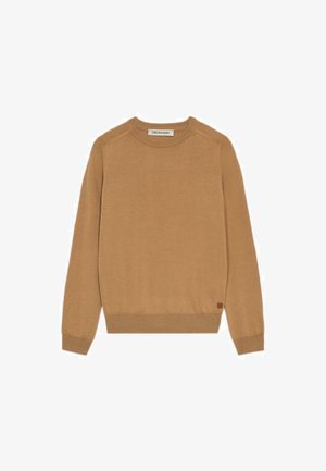 Maglione lavorato a maglia burro chiaro con scollatura a girocollo, maniche lunghe e polsini e orlo a coste. Presenta una piccola etichetta del marchio in basso.