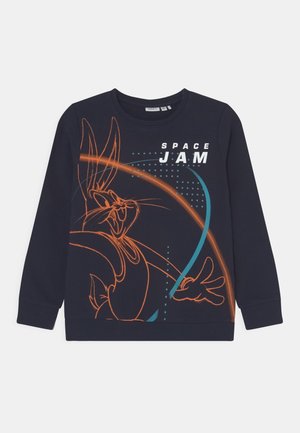 Felpa blu scuro con contorno arancione di Bugs Bunny e testo "SPACE JAM" in design grafico bianco e blu sulla parte anteriore.