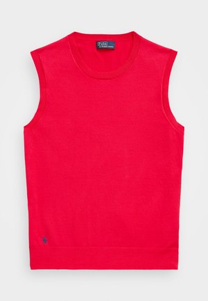 Pull sans manches rouge avec col rond et petit logo brodé près de l'ourlet inférieur.
