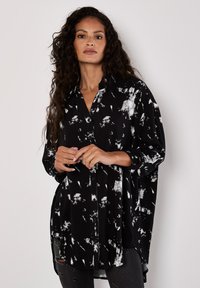 Apricot OVERSIZED - Camicia - black