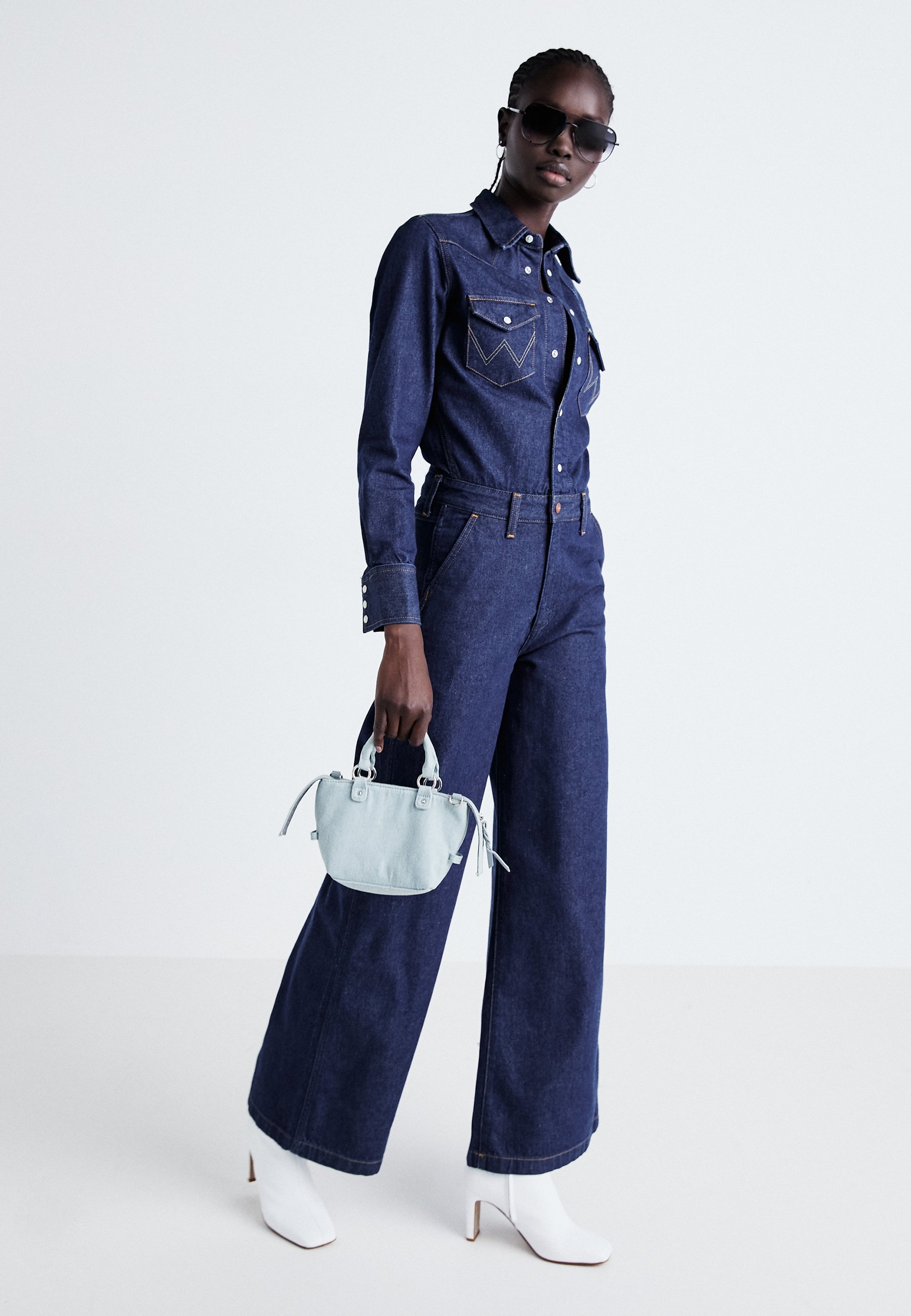 Wrangler TROUSER COVERALL - Jumpsuit - aged blue/blue denim