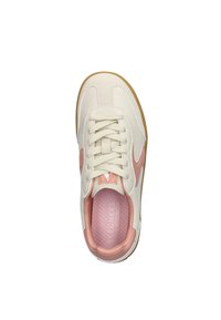 Witte lederen sneaker met roze accenten, textuurontwerp, gevoerde inlegzool en rubberen zool. Heeft traditionele veters en logodetail.