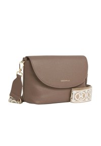 Borsa a tracolla in pelle marrone con pattina, logo dorato e tracolla rimovibile con dettaglio in tessuto a motivo.