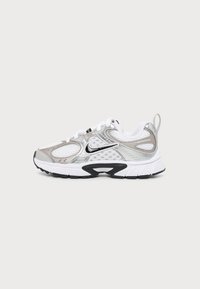 Δεν επιλέχθηκε, white/black/vast grey/college grey/metallic silver/white