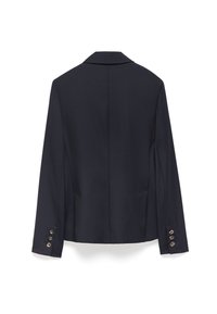 Blazer tailored blu navy con colletto a scollo a V, maniche lunghe e tre bottoni argento su ciascun polsino, mostrato da dietro su uno sfondo bianco.