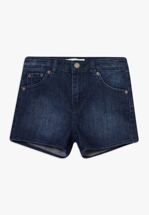 Dunkelblaue Jeansshorts mit figurbetontem Schnitt, fünf Taschen, Metallknopfverschluss und kontrastierender Naht. Glatte Textur mit minimalem Ausbleichen.