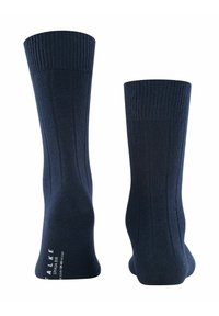 Marineblaue gerippte Socken aus einem weichen, strukturierten Material, mit verstärkter Ferse und Zehen, mit einem Markenlogo an der Unterseite versehen.