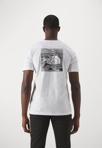 The North Face BOX CELEBRATION TEE - Potiskana majica - white