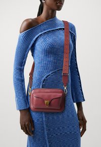Coccinelle BEAT  - Borsa a tracolla - bordeaux