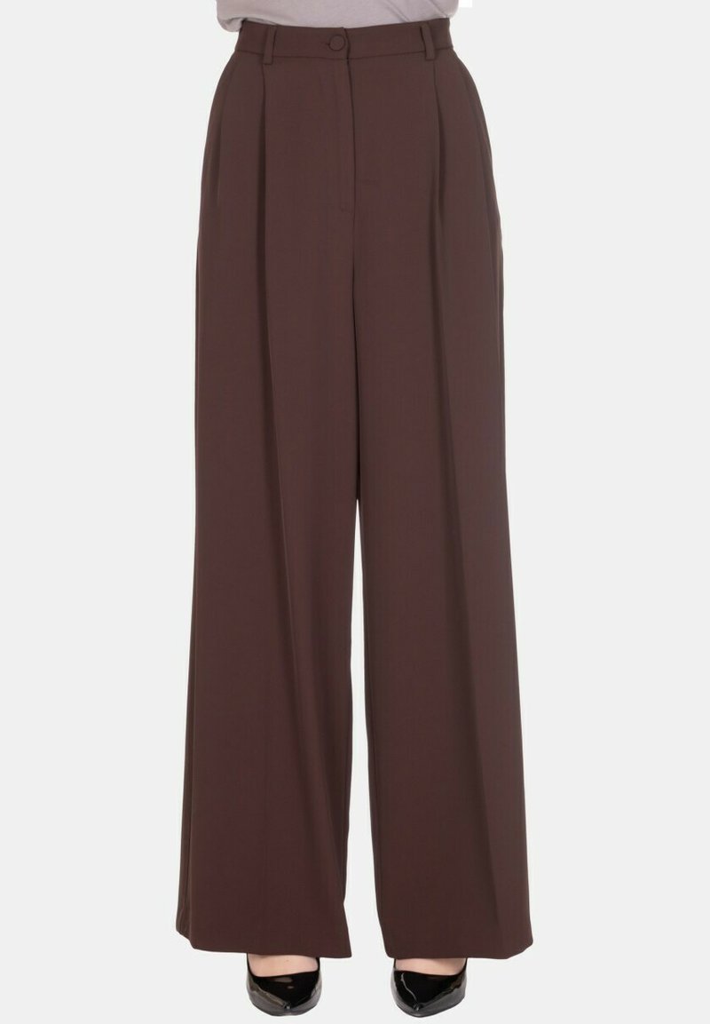 Pantaloni marroni a gamba larga con vita alta, caratterizzati da pieghe, chiusura con bottone e tessuto liscio e strutturato.