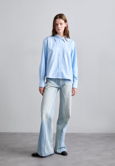 Victoria Beckham CROPPED LONG SLEEVE - Button-down blouse - marina/white