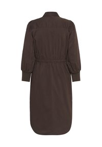 Robe chemise marron avec une coupe décontractée, des manches bouffantes, une taille élastique et des poignets. Tissu lisse avec un col pointu et un ourlet arrondi.