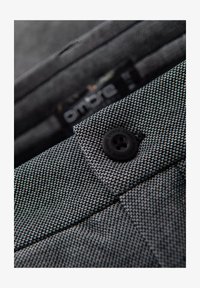 Ausgewählt, dark grey