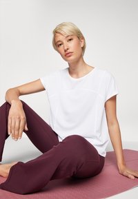 ONLY Play ONPAUB-FIA ON BAT LOOSE TEE - Navadna majica - white