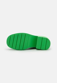 Monki Platform-nilkkurit - black