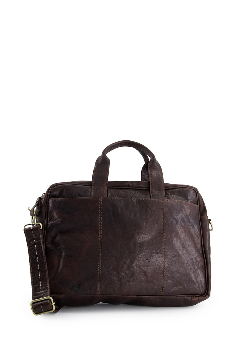 Brun læder dokumentmappe med to håndtag ovenpå, aftagelig skulderrem, struktureret overflade, frontlomme og subtile syninger.