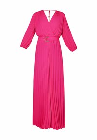 Lungo abito rosa con tessuto plissettato, scollatura a V e maniche lunghe. Presenta una cintura coordinata con una fibbia circolare e chiusura sul retro.