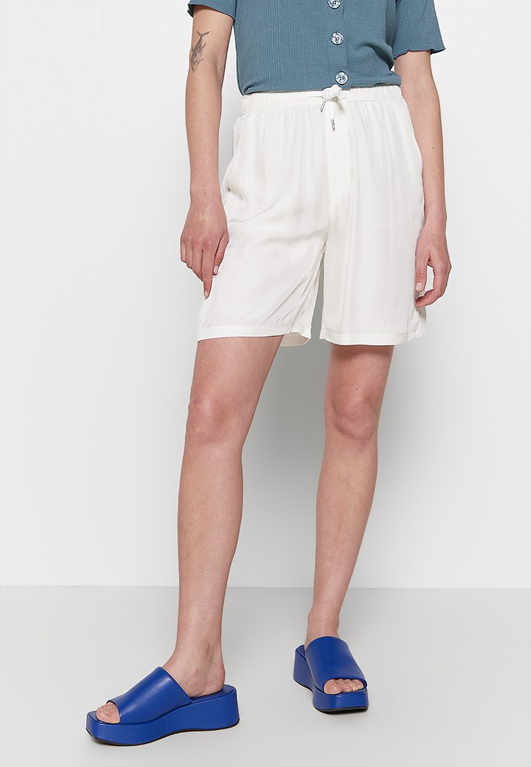 Filippa K Shorts wit Filippa K Shorts wit