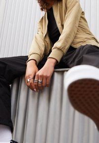 Urban Classics Bomberjacka - brown