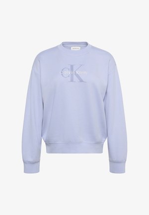 Sweat-shirt violet clair à col rond avec manches longues et un discret logo Calvin Klein en gris et blanc au centre devant.