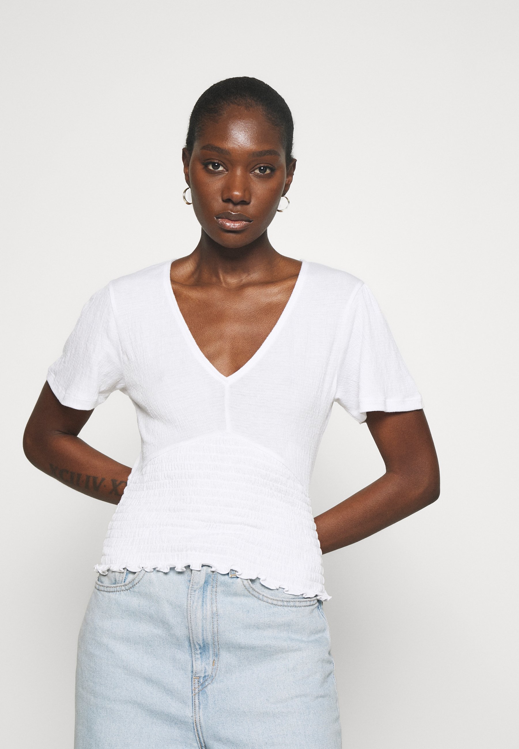 Fitch SMOCKED FLUTTER SLEEVE 