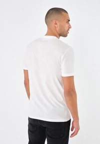 Thumbnail Image 3
