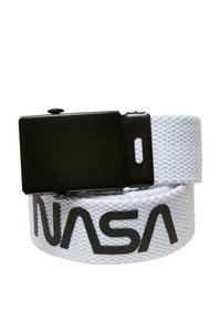 Vit vävd bälte med en svart metalklämma i rektangulär form; visar "NASA" i fet svart text över bandet.