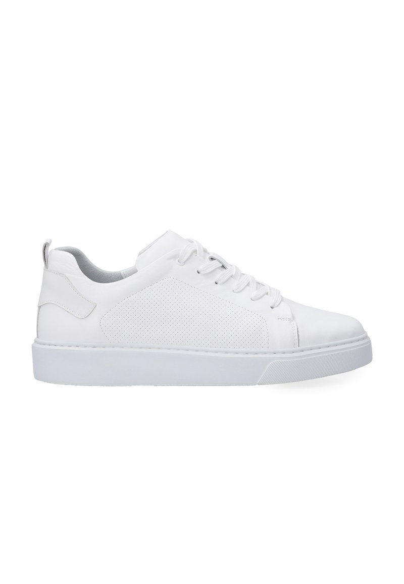 Weiße Sneakers aus glattem Leder und Mesh-Einsätzen, mit runder Zehenform, minimalistisches Design, Schnürverschluss und einer strukturierten Gummisohle.