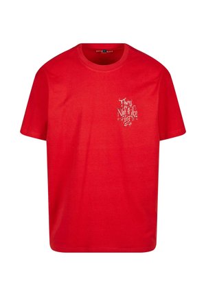 T-shirt in cotone rosso con maniche corte, scollatura rotonda e una piccola stampa grafica bianca sul petto. Design semplice, vestibilità regolare.
