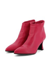 Stivaletti rosa in pelle con punta appuntita e tacco affusolato, caratterizzati da una texture liscia e una finitura lucida ad alto splendore. Dettaglio con cerniera sul retro.