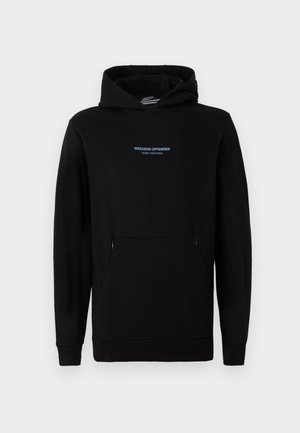 Mustmust, mis pehmeast kangast, esiküljel taskuga, pikad varrukad ja nööriga kapuuts. Sinise värviga tikand "WEEKEND OFFENDER" logo.