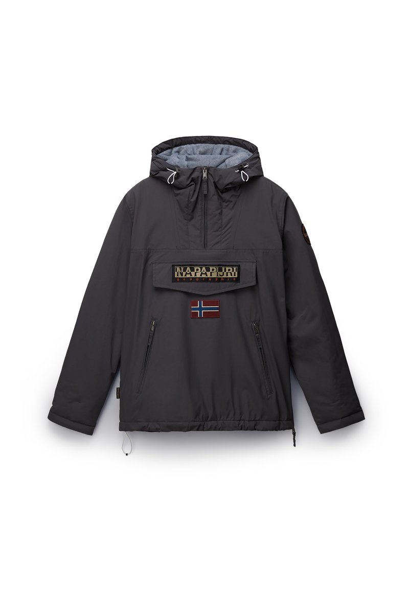 Jachetă anorak gri închis cu glugă reglabilă, buzunar frontal și două fermoare laterale. Prezintă un logo brodat al brandului și detalii cu steagul norvegian.