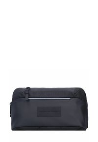 Borsello da viaggio nero in nylon resistente, con chiusura a cerniera liscia, patch con logo frontale e forma rettangolare elegante.