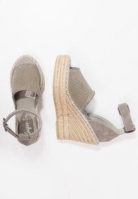Superdry & Co Sandales à talons hauts - taupe