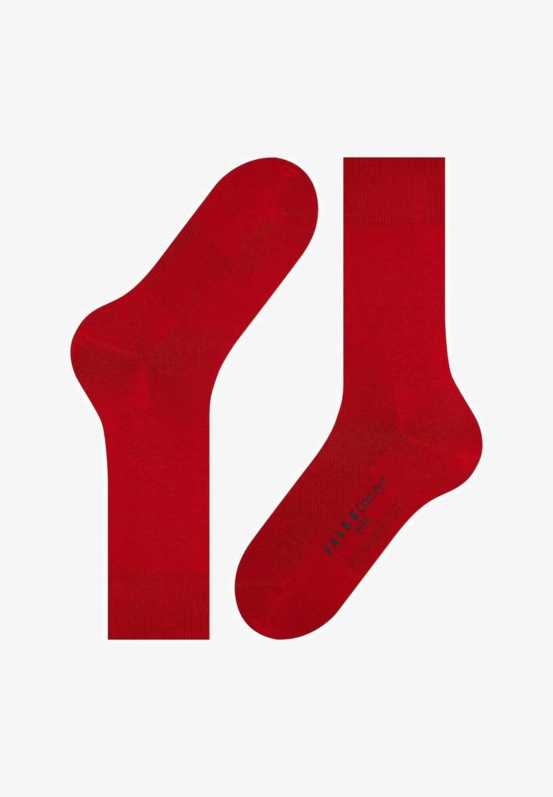 Calze da crew rosse realizzate in tessuto morbido con una superficie liscia. Presentano un risvolto a coste e un corpo semplice. Nome del brand stampato in nero vicino alla punta.