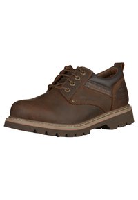 Scarpa di pelle marrone con punta arrotondata, design stringato, lati testurizzati e suola robusta. Presenta dettagli marroni e un elemento di branding.