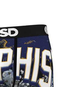 Shorts atletici de culoare albastru închis, cu o talie elastică neagră, având inscripții mari în alb și aur, și un material texturat cu un design patterned.