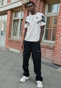 adidas Originals REAL MADRID OG TEE - T-shirt con stampa - putty mauve/dark grey