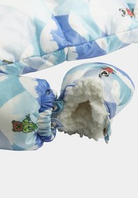 Moufles bleues pour bébé avec motifs de nuages, impressions d'ours en peluche et de pandas, et une doublure intérieure douce en polaire blanche.