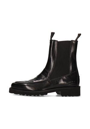 Botas Chelsea negras de cuero con una puntera texturizada y paneles laterales elásticos, que cuentan con una suela gruesa y un sutil logo en el talón.